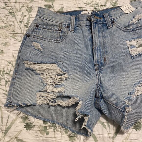 Abercrombie & Fitch | Mid rise boyfriend shorts 25 - Picture 2 of 7